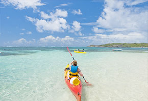 Un kayak dans les eaux paradisiaques de la Martinique 