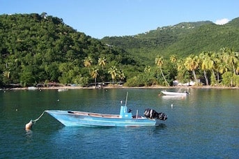 Bateau sur la mer en Guadeloupe