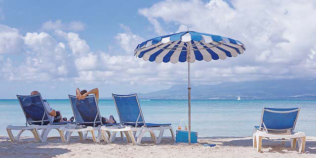 Lézarder sur la plage est une activité incontournable en Guadeloupe