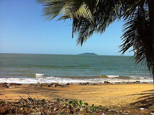 La plage de Rémire MontJoly en Guyane