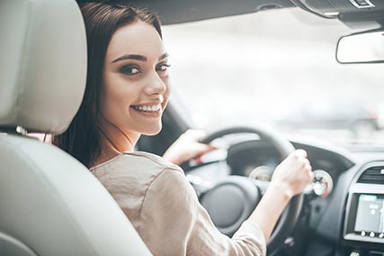 Conductrice d une voiture de location